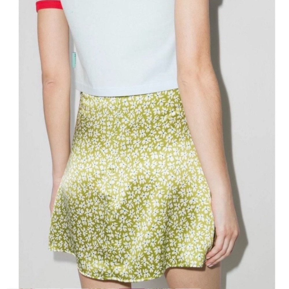 REFORMATION 90s‎ Silk Satin Daisy Ditsy Floral Print A-Line Skater Mini Skirt 2 - Picture 5 of 10